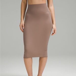 Lululemon | Nulu slim fit HR skirt in taupetastic